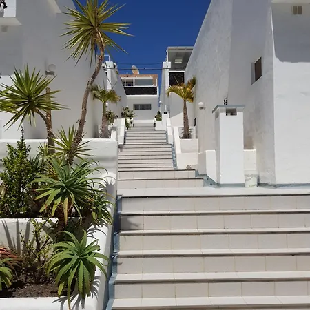 דירה Stunning 2 Bedroom Duplex Close To Main With Seaviews *