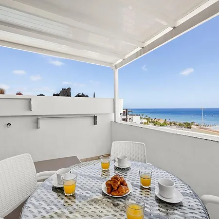 Stunning 2 Bedroom Duplex Close To Main With Seaviews דירה *