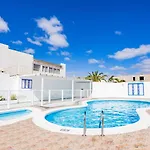Stunning 2 Bedroom Duplex Close To Main With Seaviews *