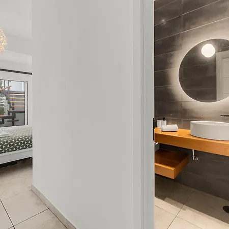 アパート Stunning 2 Bedroom Duplex Close To Main With Seaviews
