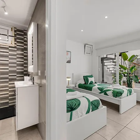 アパート Stunning 2 Bedroom Duplex Close To Main With Seaviews *