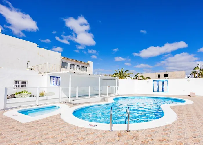 Stunning 2 Bedroom Duplex Close To Main With Seaviews *