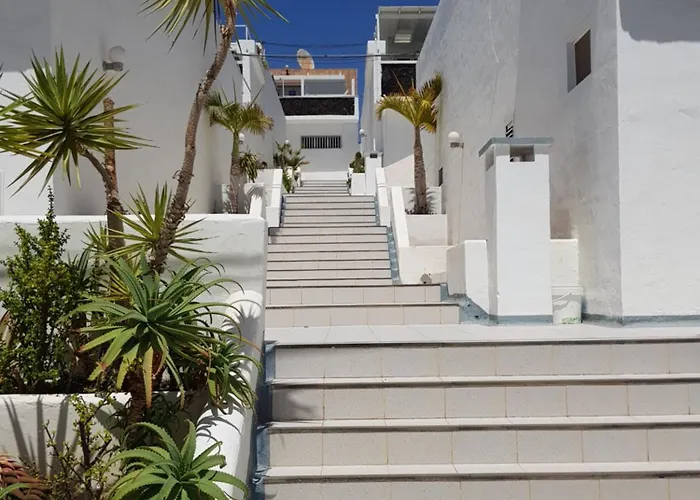 Appartement Stunning 2 Bedroom Duplex Close To Main With Seaviews *