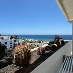 Apartment Stunning 2 Bedroom Duplex Close To Main With Seaviews