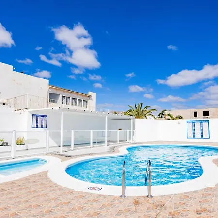 Stunning 2 Bedroom Duplex Close To Main With Seaviews *