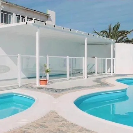 Stunning 2 Bedroom Duplex Close To Main With Seaviews Apartmán Puerto del Carmen (Lanzarote)