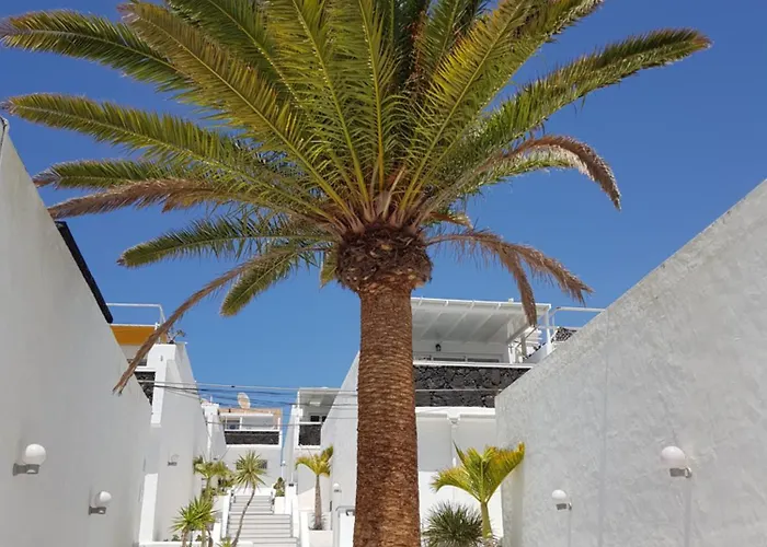 Stunning 2 Bedroom Duplex Close To Main With Seaviews アパート