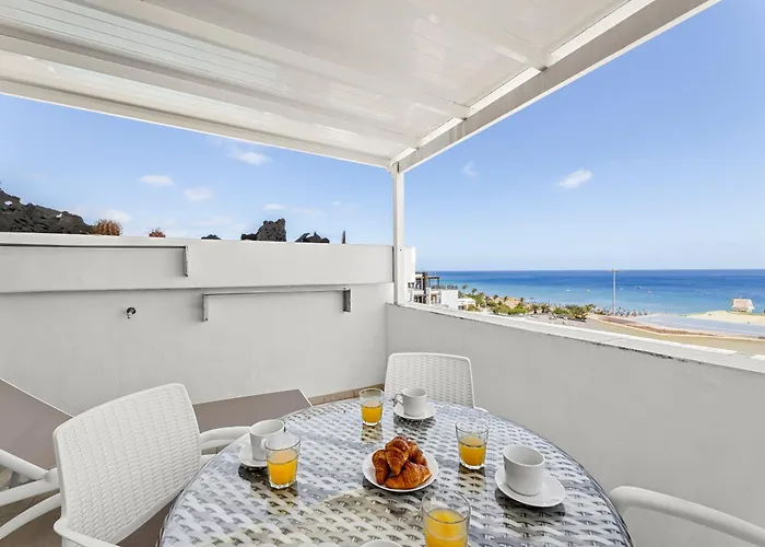 Stunning 2 Bedroom Duplex Close To Main With Seaviews アパート *