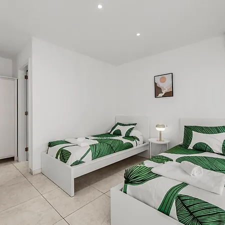 Stunning 2 Bedroom Duplex Close To Main With Seaviews